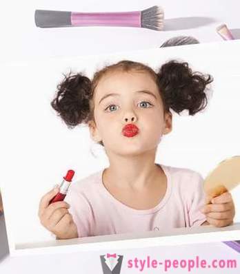 Vaikai ir makiažas: tėvai apie tai, ar neduok savo vaiką naudoti kosmetiką