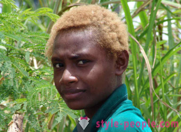 Juodosios gyventojų Melanezijos su šviesūs plaukai istorija