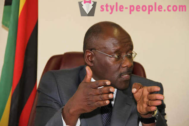Zimbabvė ministras nepriėmė į Kinijos prezervatyvų dydį