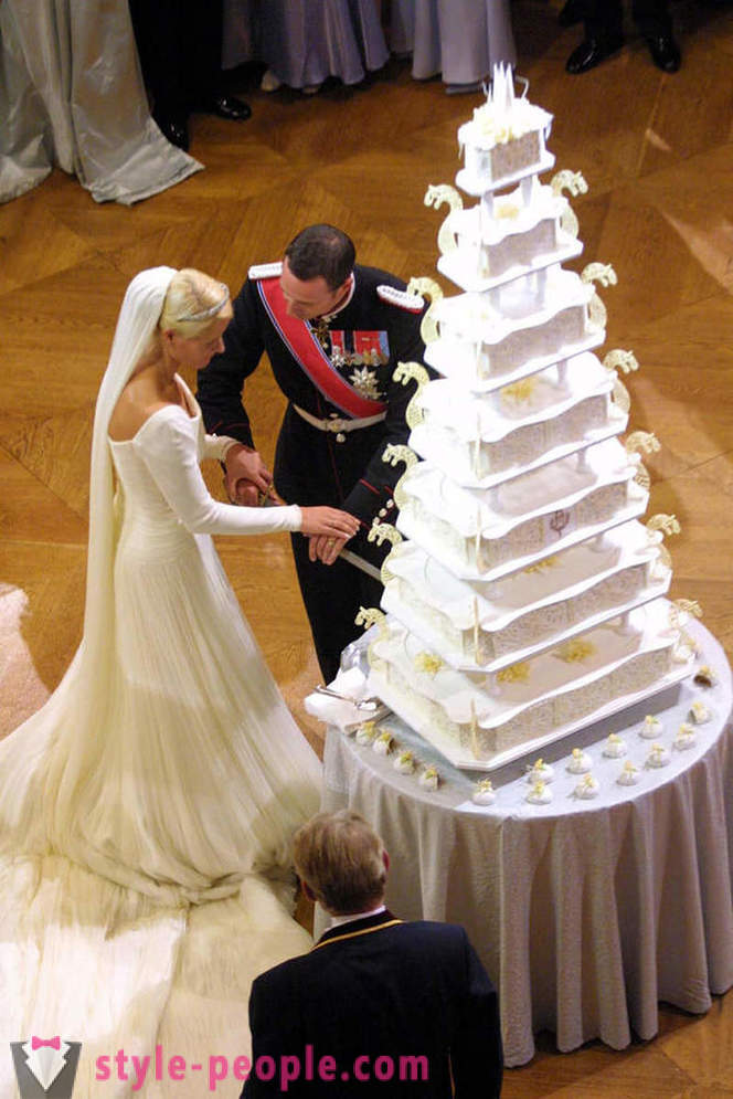 A atsitrenkęs į Karališkosios vestuvės pyragai pasirinkimas
