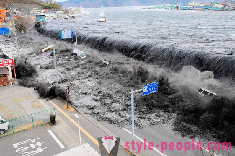 Pakrantė Japonijoje, Cunamis sugadinto 2011, apsaugotas 12 metrų siena