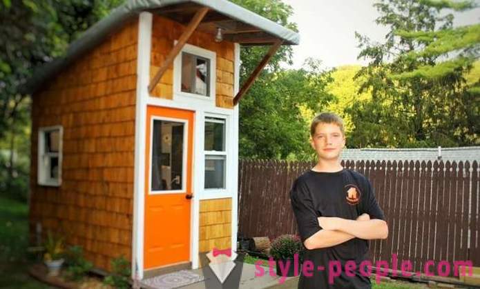 13-metų berniukas pastatė sau namus