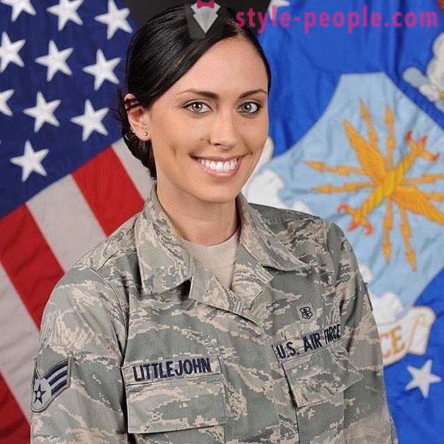 Kerissa Littlejohn - nariai US Air Force, kuris yra profesionalus modelis, ir turi magistro laipsnį