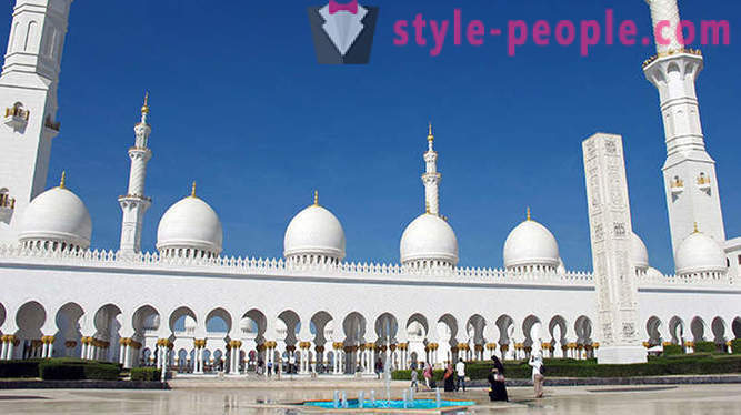 Sheikh Zayed Mosque - pagrindinis vitrina neapsakomas turtas Abu Dabis Emyratai