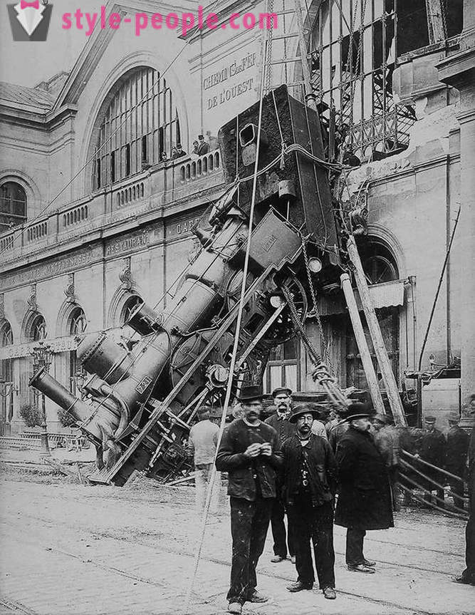 Traukinys nuolaužos ne Montparnasse stoties 1895