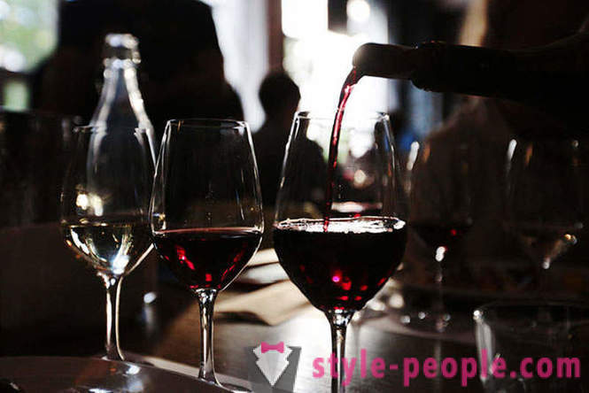 10 faktų apie Beaujolais, kad bus padaryti jums vyno žinovas su nepriekaištingą skonį