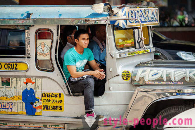 Šviesus Filipinų jeepney