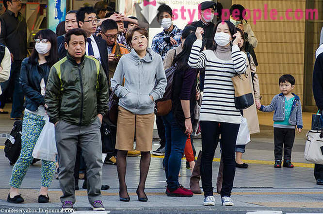 Šiek tiek apie Japonijos pirčių ir pėsčiomis palei pagrindinę gatvę Tokijas
