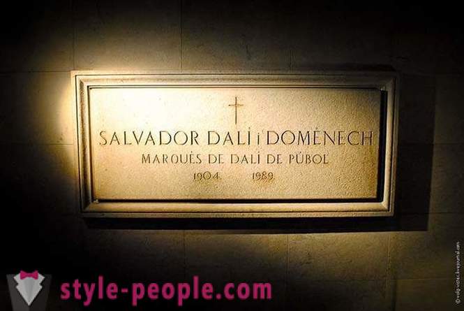 Salvadoras Dali muziejus ir jo žmonos pilis